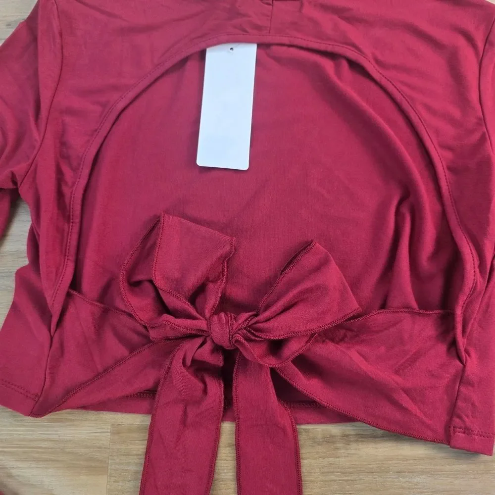 ☔️🩵⏭️NWT Burgundy Open Back Crop Long Sleeve Top Medium
